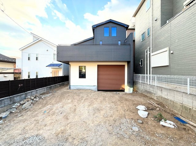 戸塚区上矢部町　新築戸建て　第2の外観|◆一戸建てを中心とした街並みが整然と続き、周辺は高い建物が建っていないので、緑の多い閑静な趣を感じる環境です。街並みや周辺環境も重要なポイントです！！