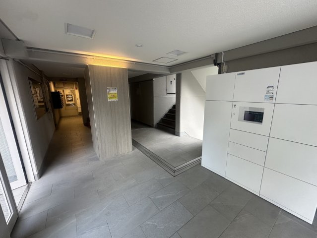 【ロビー】 | Uresidence緑地公園 | 宅配ボックス付きのエレベーターホール