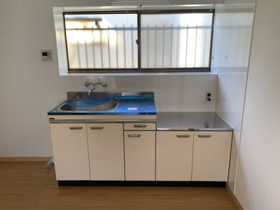 【キッチン】 | 吉野貸家 | 大きな窓があるキッチンです。換気はばっちりです。
＊現入居者様の入居前に撮影したものです