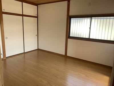 【居間・リビング】 | 吉野貸家 | リビングは広々しているのでテーブルなんかも置けます！
＊現入居者様の入居前に撮影したものです