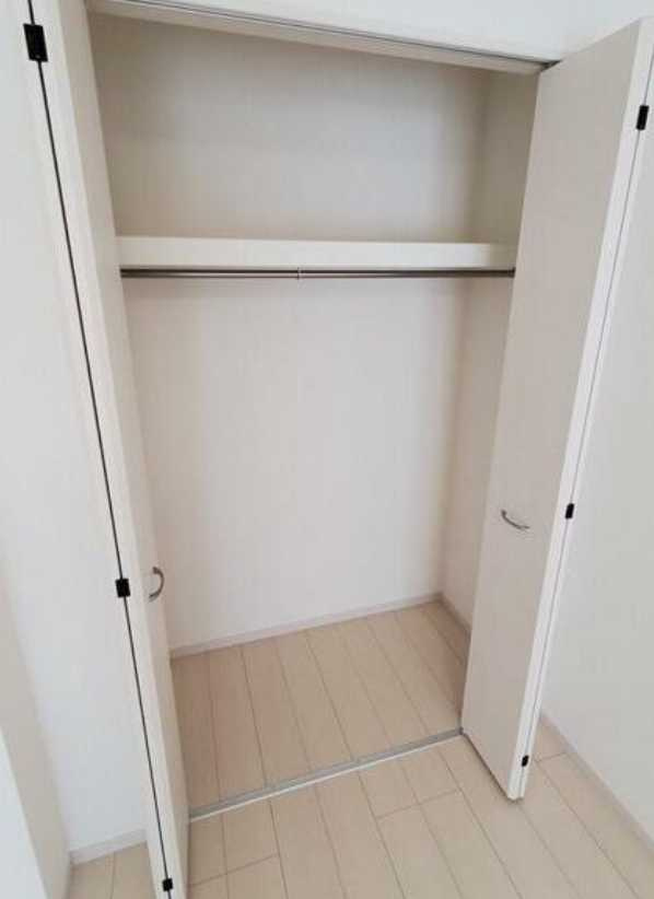 リブリ・三軒茶屋　敷金０　築浅　独立洗面台の収納