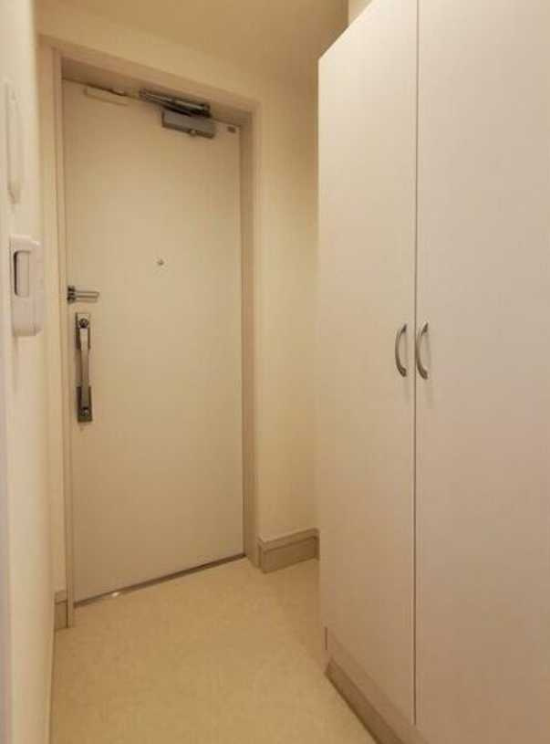 リブリ・三軒茶屋　敷金０　築浅　独立洗面台の玄関