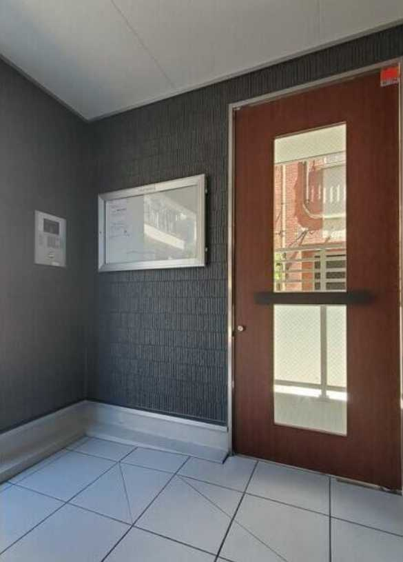 リブリ・三軒茶屋　敷金０　築浅　独立洗面台のエントランス