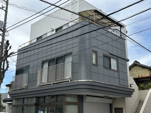 土浦１棟ビル（店舗・住居）の外観|２・３階住居の写真です。