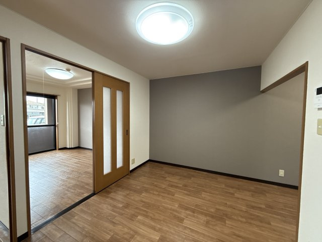 ＩＮＧＬＥ　ＳＩＤＥの外観|外観写真（昼）