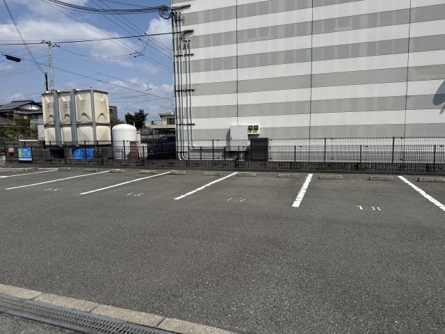ラフィーヌ上野田Ⅱの駐車場