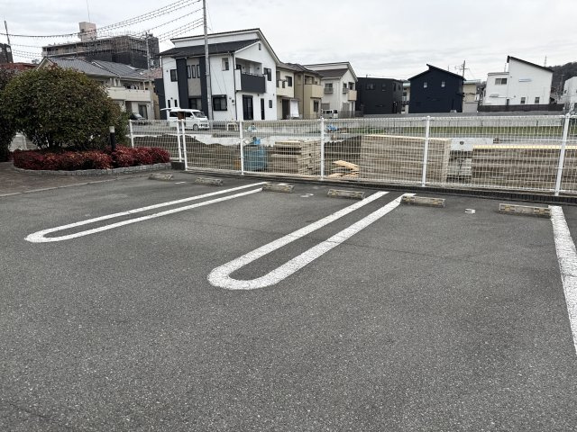 ジュネス・アビタシオンの駐車場