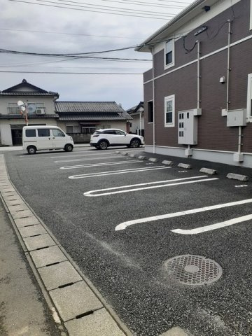 メゾン　セレーノの駐車場