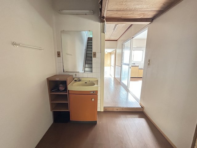 中林町原中古戸建の洗面所