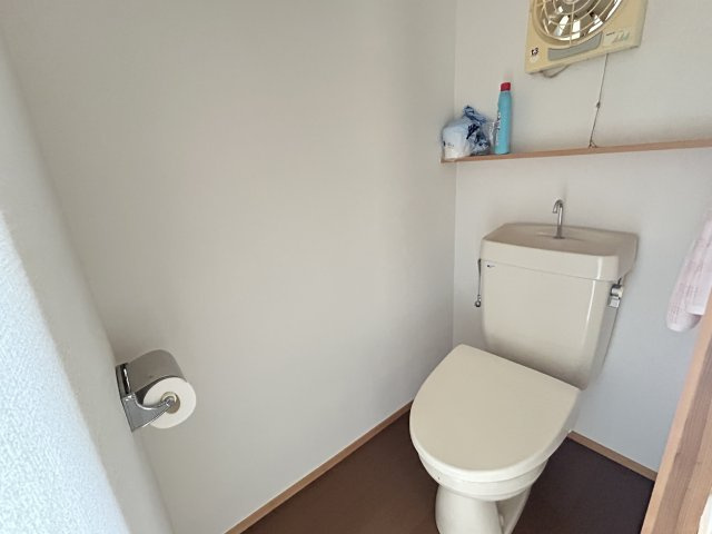 中林町原中古戸建のトイレ