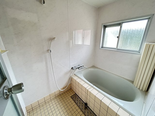 中林町原中古戸建の浴室