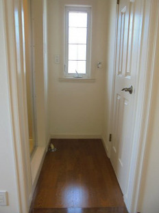 アンズ・アベニューの玄関