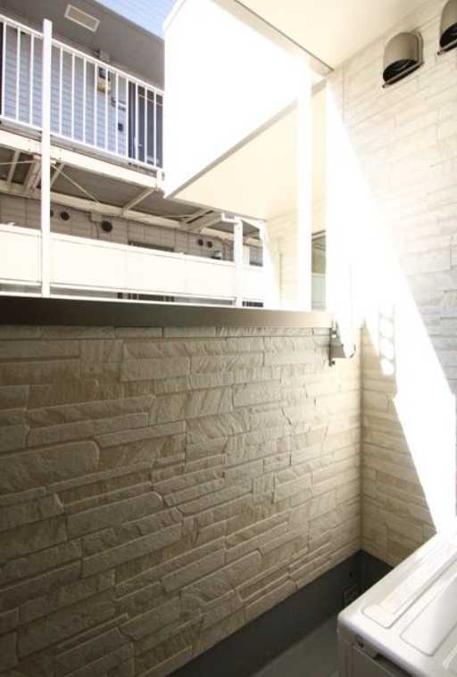 ジェンティーレ三軒茶屋　ネット無料　築浅　オートロックのバルコニー