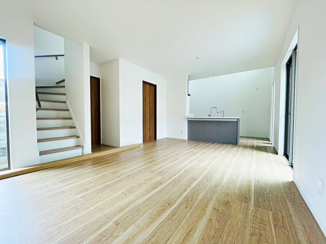 上桂前田町　新築参考Aプランの完成予想図|【施工例】
ご家族との繋がりを重視したリビング階段！「ただいま」「おかえり」の声がいつも聞こえてパパママ安心♪