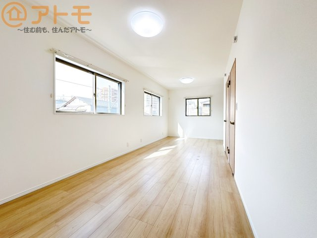 【寝室】 | 駿河区中田1丁目　戸建　A号棟 | 各居室に収納がついているので、部屋の中をすっきり見せることができますね！