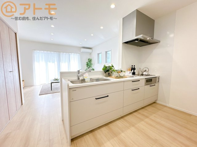 【キッチン】 | 駿河区中田1丁目　戸建　A号棟 | 対面式のキッチンはリビングを見渡すことができるので安心♪家族の会話も増えそうですね♪