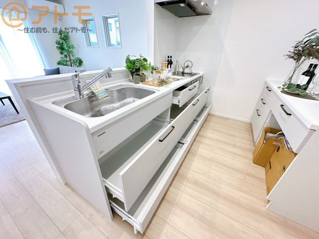 【キッチン】 | 駿河区中田1丁目　戸建　A号棟 | 設備充実♪使い勝手良好♪お掃除らくらく♪