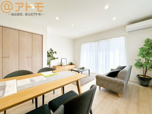 【居間・リビング】 | 駿河区中田1丁目　戸建　A号棟 | どんなインテリアにも合いそうなLDKです。家族みんなのお気に入りの空間をつくってくださいね♪