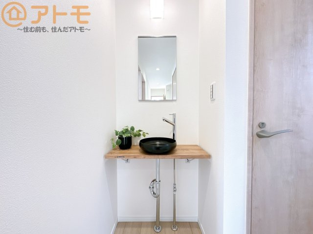 【独立洗面台】 | 駿河区中田1丁目　戸建　A号棟 | 2か所の洗面台で混雑する朝の時間もスムーズに身支度を整えられます！