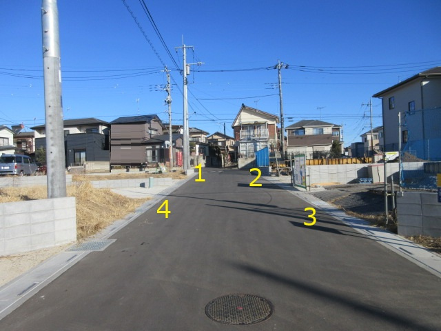 売地　滑川町月輪940-22（全4区画）の前面道路含む現地写真