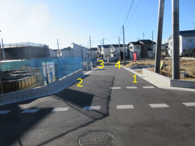 売地　滑川町月輪940-22（全4区画）の前面道路含む現地写真