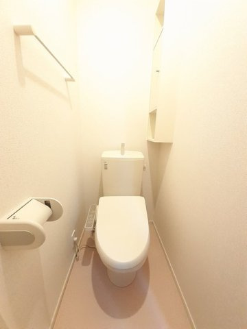 クラール蔵本公園　Ｂのトイレ|コンパクトで使いやすいトイレです