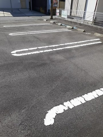 フローラコート・Ｎの駐車場|駐車場があるので、車を買う予定の方も安心です