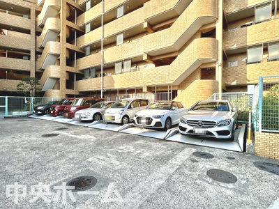 【駐車場】 | ライオンズマンション小岩第5 | 【敷地内駐車場】最新の空き状況や費用などの詳細は担当スタッフまでお問い合わせください。