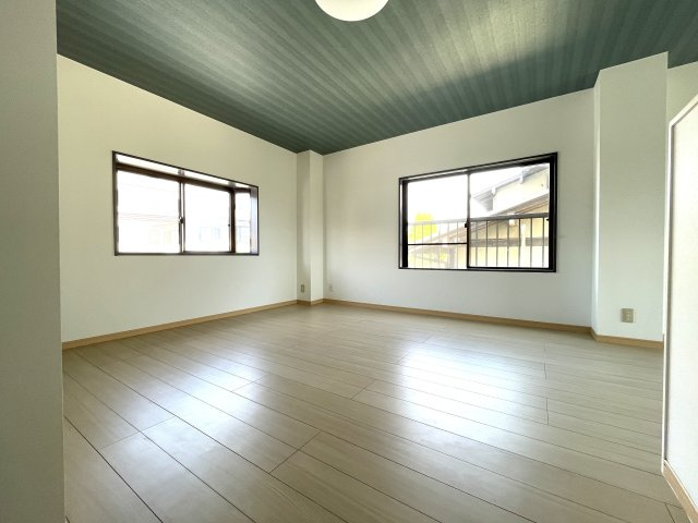 IMビルの洋室