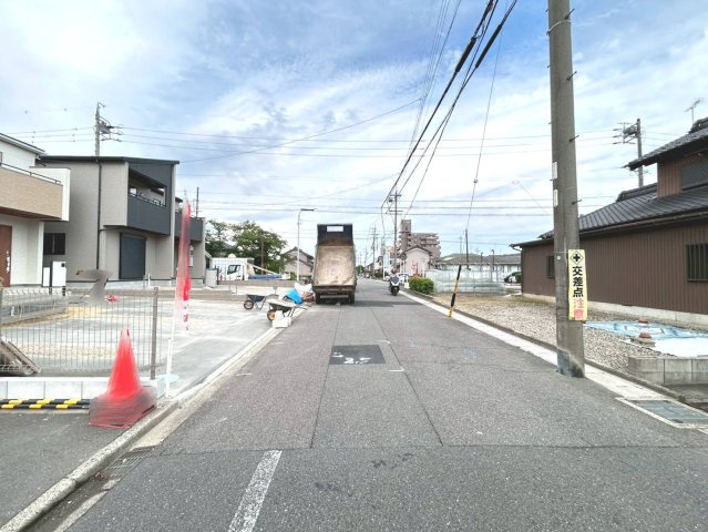 【商談中】ブルーミングガーデン　一宮市小信中島　全2区画分譲の前面道路含む現地写真|■前面道路　■ヤマダ不動産　株式会社リライフ　
■夢のマイホーム購入をフルサポートします！
