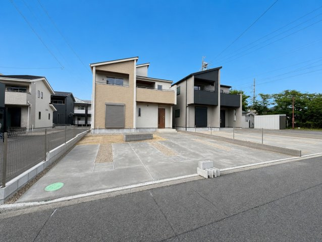 【商談中】ブルーミングガーデン　一宮市小信中島　全2区画分譲の外観|■全体写真　
■ヤマダ不動産　株式会社リライフ　