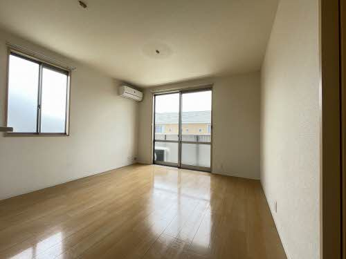 熊本市西区野中３丁目のアパートの居間・リビング