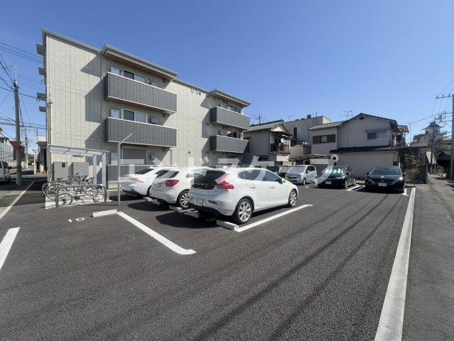 イーステージ大橋町の駐車場|高崎、前橋のお部屋探しはエンドスケープまで！お客様の理想お聞かせ下さい♪