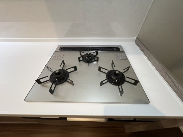 使い勝手の良い3口コンロです