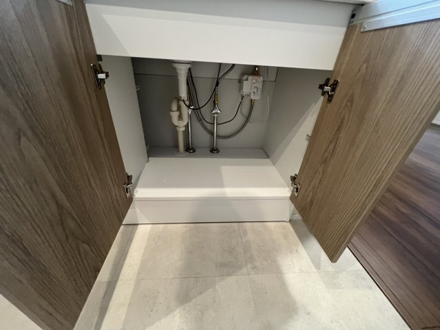 洗面台下にも当然の収納あり