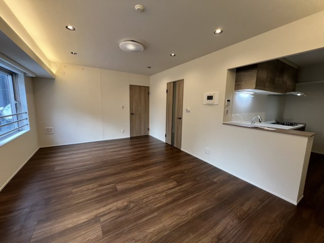 キッチンから部屋が見えるものいいですね