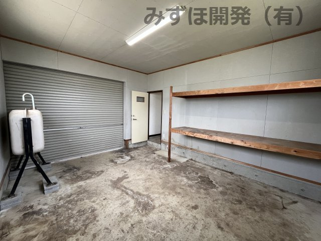 村山市大字河島甲831の駐車場|5/12撮影　車庫
タイヤやスコップなどなんでも収納可能です◎
