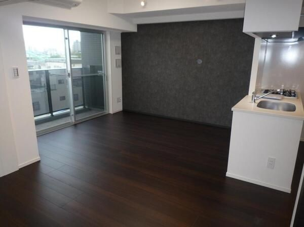 アンベリール亀戸パークの居間・リビング