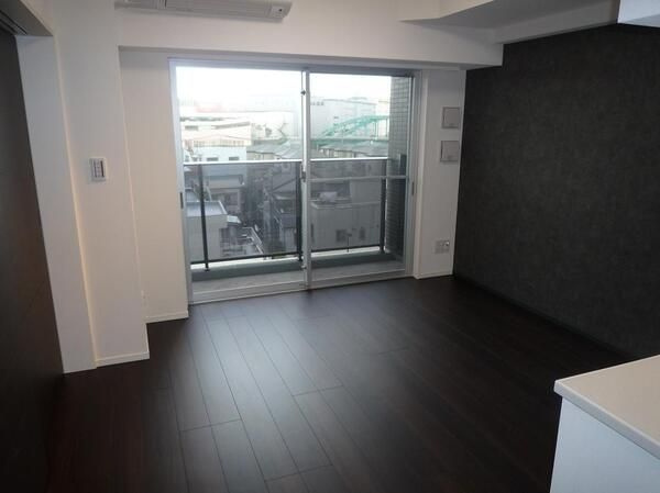 アンベリール亀戸パークの居間・リビング