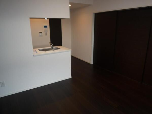 アンベリール亀戸パークの居間・リビング