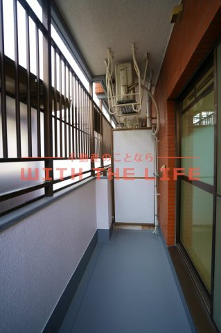 西田産業第6ビル【キャッシュバック対象物件】のバルコニー|落ち着いた時間を過ごせるバルコニーです