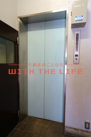 西田産業第6ビル【キャッシュバック対象物件】のロビー|ゆとりのあるロビーです
