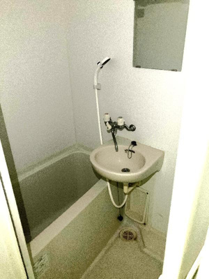 【居間・リビング】 | プラーズ南台 | ゆったり過ごせる居間です