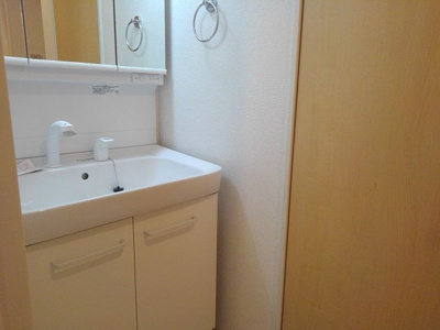 【洗面所】 | グリーンテラスⅨ | コンパクトで使いやすい洗面所