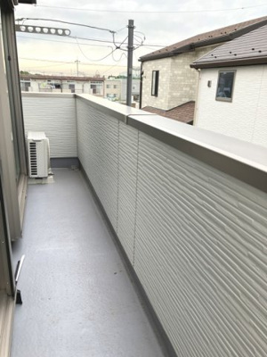 【バルコニー】 | 緑ケ丘戸建 | 開放的で明るい空間を演出してくれるバルコニーです