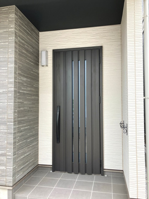 【エントランス】 | 緑ケ丘戸建 | ゆとりのあるエントランスです