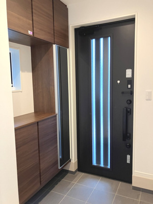 【玄関】 | 緑ケ丘戸建 | 落ち着いた玄関です