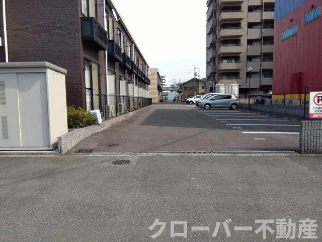 レオパレスボア　ソルテの駐車場