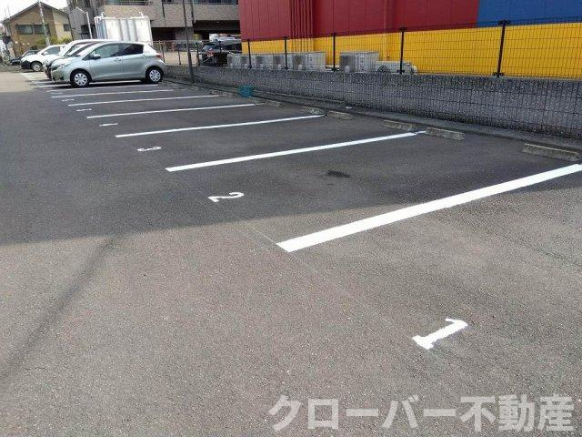 レオパレスボア　ソルテの駐車場