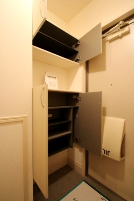 プロシード青葉台　Ａの玄関